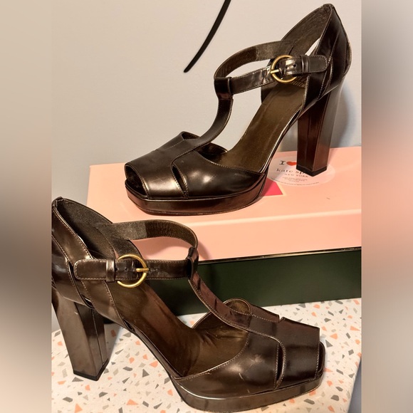 Stuart Weitzman Pewter T Strap Platform Heel Size 8.5 - Picture 1 of 5